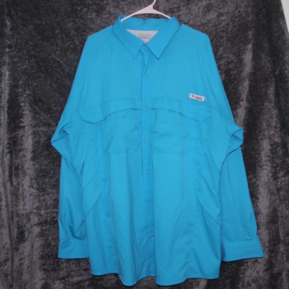 Men’s (I think) 4X Columbia blue shirt
